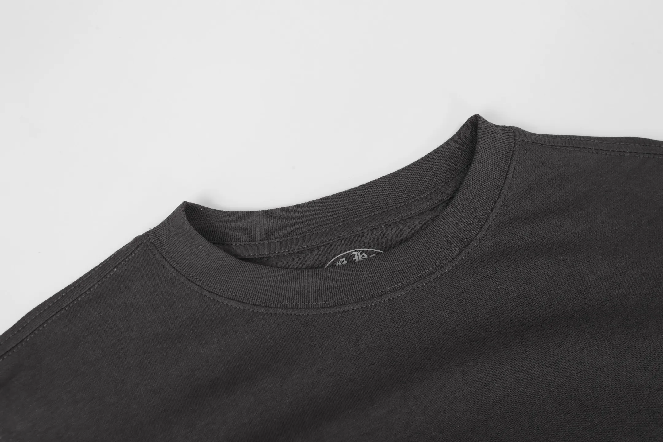 P150 -Chrome Hearts/Chrome Hearts 23ss scroll horseshoe Sanskrit printed popular long-sleeved T-shirt -High weight, high density and high quality. The wool is soft, delicate and skin-friendly. Soft and silky to the touch. Excellent warmth and skin-friendly properties. -Customized weaving and dyeing, no color difference, no matter the fabric or workmanship details. Compare the ordinary version on the market. -Colour: black, white, gray. -Size: S M L XL